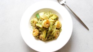 エビとズッキーニの冷製パスタバジルソース