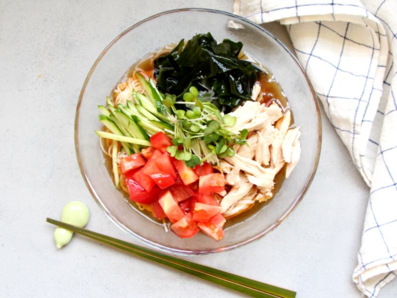 海藻サラダぶっかけそうめん