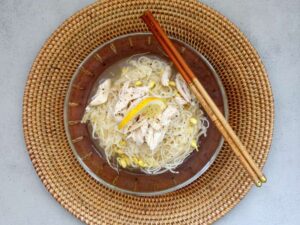 ささみと豆もやしのえすにっく素麺